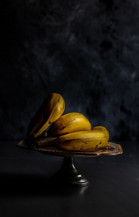 Still Life Bananas ~~ | Natural light. | Anne Rydland | Flickr Banana Health Benefits, Dark Food Photography, Banana Benefits, Banana Fruit, Fruit Photography, Banana Healthy, Banana Recipes, Proper Nutrition, Frozen Banana