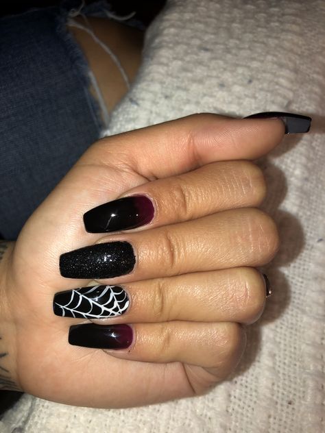 Spiderweb Halloween Nails, Black Halloween Nails Square, Red Spider Web Nails, Spiderweb Nails Acrylic, Black Nails With Spider Web, Halloween Nails Red And Black, Spiderweb Nail Tutorial, Black Spiderweb Nails, Blood And Spider Web Nails