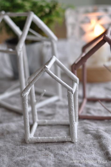 Twig House, Diy Nature Decor, Twigs Diy, Twig Crafts, Tree Branch Decor, Dogwood Branches, Branches Diy, Twig Art, Deco Nature