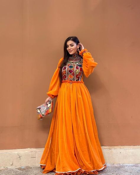 Hazaragi Dress Design, Afghan Outfit, Wading Dress, Afgani Dress, Afghani Clothes, Balochi Dress, Blouse Casual Fashion, Beautiful Casual Dresses, Gowns Dresses Elegant