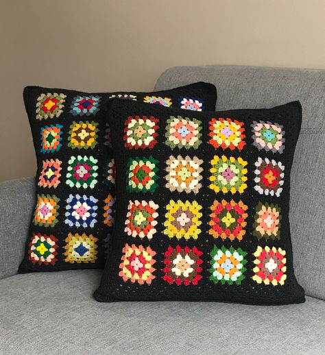 This hand knit cushion cover is also a lovely gift for housewarming. Gift for her! Gift for mom in Mother's Day! Colorful Granny Square, Homemade Gift Idea, Crochet Pillow Cases, Crochet Christmas Ornaments Free, Retro Pillow, Crochet Granny Square Afghan, Kids Pillow Cases, Retro Pillows, Crochet Pillow Cover