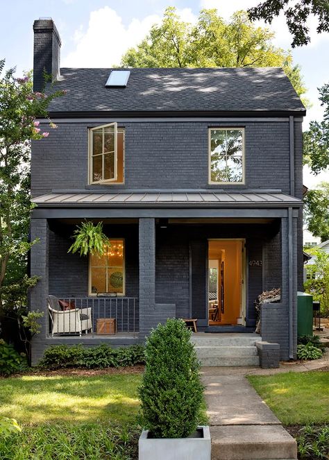 The Founders of Fowlkes Studio Revamped Their 1930s Washington DC Home With an Extension Brick Siding, Black Houses, Paint Colors For House, Colors For House, Exterior Inspiration, Exterior Paint Colors For House, Exterior Makeover, Brick Facade, Casa Exterior