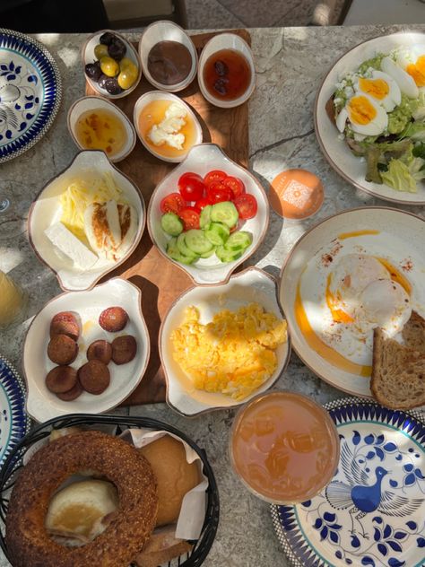 turkish breakfast summer vibes Turkish Aesthetic, Breakfast Summer, European Summer Aesthetic, Turkish Breakfast, Summer Breakfast, Turkish Culture, Dream Holiday, European Summer, Middle Eastern