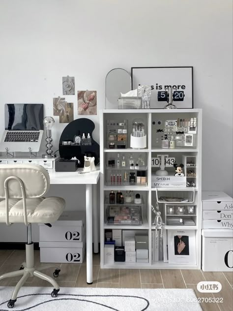 Desk Aesthetic Black And White, Makeup Study Desk, Desk Ideas Aesthetic Minimalist, Minimalist Makeup Storage, Aesthetic Makeup Desk Ideas, Room Ideas Makeup Desk, Desk Setup Makeup, Black And White Korean Room, Aesthetic Storage Room