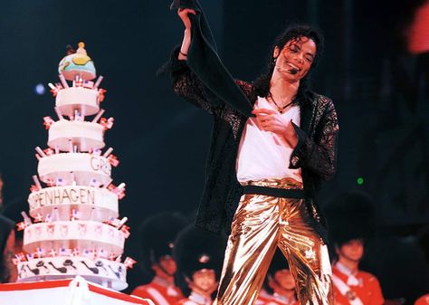 Michael Jackson Birthday, Michael Jackson Cake, Michael Jackson History Tour, Michael Jackson Bad Era, Mike Jackson, Michael Jackson Smile, Michael Jackson Bad, 29th Birthday, King Of Pop