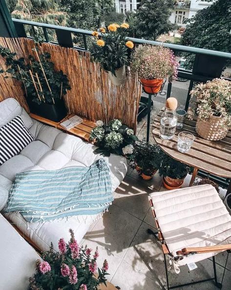 Scandinavian Balcony, Apartment Deck, Narrow Balcony, Small Apartment Balcony Ideas, Balcony Design Ideas, Tiny Balcony, Balcony Ideas Apartment Outdoor, Small Balcony Garden, Modern Balcony