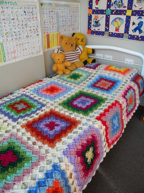 Bedsheets Ideas, Bavarian Crochet, Cute Blankets, Crochet Bedspread, Crochet Quilt, Crochet Wool, Haken Baby, Manta Crochet, Crochet Squares