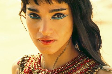 We assumed Cleopatra and King Tut would be source material for the makeup behind Tom Cruise's new action flick The Mummy (out tomorrow!) — but it turns out, celeb beauty looks were just as influential. The Hollywood Reporter interviewed the movie's lead makeup artist Lizzie Yianni-Georgiou, who picked up on the color of the summer for princess-turned-mummy Ahmanet's eye makeup. The Mummy 2017 Movie, Mummy Makeup, Egypt Makeup, Bandana Hairstyles For Long Hair, Cleopatra Makeup, Egyptian Makeup, Mummy Movie, Sofia Boutella, Egyptian Beauty