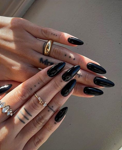 2024 Black New Year’s Nail 16 Ideas: Gold, Silver, and Glamour Bauch Tattoos, Bridesmaids Nails, Kutek Disney, Unghie Nail Art, October Nails, Nagel Tips, Smink Inspiration, Classy Acrylic Nails, Makijaż Smokey Eye