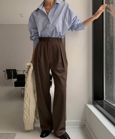 Sandra Rossi on Instagram: "Always" Brown Trousers Outfit Women, Brown Trousers Outfit, Dark Academia Clothes, Academia Clothes, Hijab Fashionista, Hijab Trends, Hijabi Fashion Casual, Stylish Work Attire, Business Casual Outfits For Women