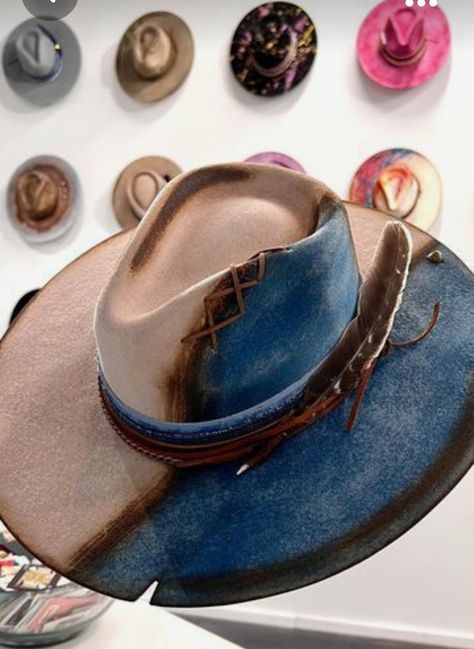 Diy Felt Hats For Women, Paint Felt Hat, Felt Hat Painting, Burning Felt Hats Diy, Painted Felt Hats For Women, Painted Cowboy Hats Diy, Custom Fedora Hat Ideas, Cowboy Hats Decorated, Painted Felt Hat