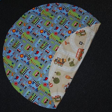 Drawstring Playmat (2) Drawstring Playmat, Diy Baby Play Mat, Sewing Machine Drawing, Drawstring Bag Diy, Lego Bag, Diy Candles Homemade, Bag Tutorials, Sewing To Sell, Baby Mat