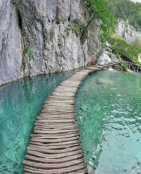 Samson ♊ 🐕🦓🕊🐿🌺🌱🍀💕 on Twitter: "GOOD MORNING 🌞 WORLD 🌎 :¨·.·¨: `·. .💕❤💞💫⋆*☕•*🖤💜💙💚💛🧡 Happy Friday friends 🙏👋 🍵☕😍🥰… " Plitvice National Park, Plitvice Lakes National Park, Plitvice Lakes, Cover Ideas, Destination Voyage, Alam Yang Indah, Beautiful Places To Travel, Pretty Places, Places Around The World