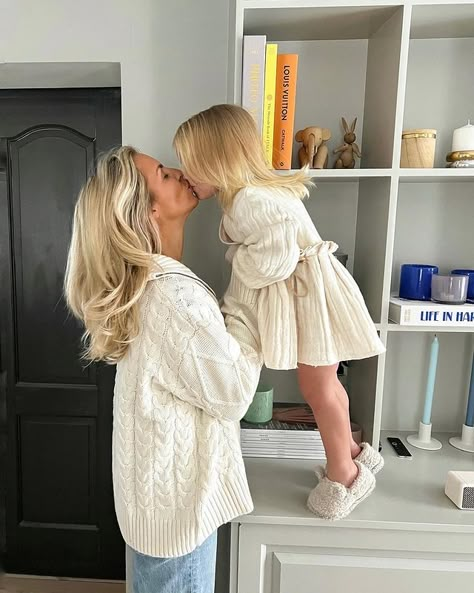 Lovisa Wallin (@lojsanwallin) • Fotos e vídeos do Instagram Fall Fashion Mom, Blonde Babies, Rich Mom, Mom And Kids, Mom Aesthetic, Moms Goals, Mum Life, Future Mommy, Dream Family