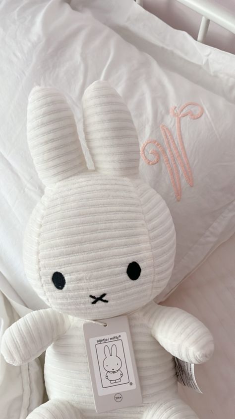 ig: itsmoniica_ Miffy Cute, Miffy Aesthetic, Plush Aesthetic, Miffy Plush, Miffy Bunny, Pastel Pink Wallpaper, Art Makeup, New Tattoo, Pink Themes