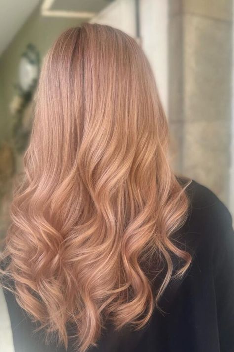 Add a hint of red to your beige using strawberry blonde tones. This warm, inviting color will add brightness to your look and set the tone for a never-ending good hair day./photocredit:@jenboxall