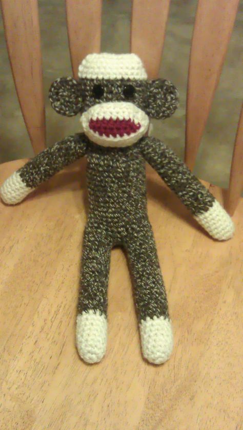 Artsy Daisy Crochet: Sock Monkey Love Sock Monkey Crochet Pattern Free, Crochet Sock Monkey Pattern Free, Sock Monkey Crochet Pattern, Bernat Chunky Yarn, Sock Monkeys Tutorial, Crochet Sock Monkey, Crochet Blanket Colors, Sock Monkey Pattern, Crochet Sock Monkeys