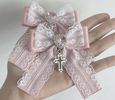 Different Bow Styles, Unique Hijab, Diy Hair Accessories Ribbon, Bows Diy Ribbon, Fairy Crafts, Shabby Chic Pink, Anime Accessories, Girly Accessories, Diy Ribbon