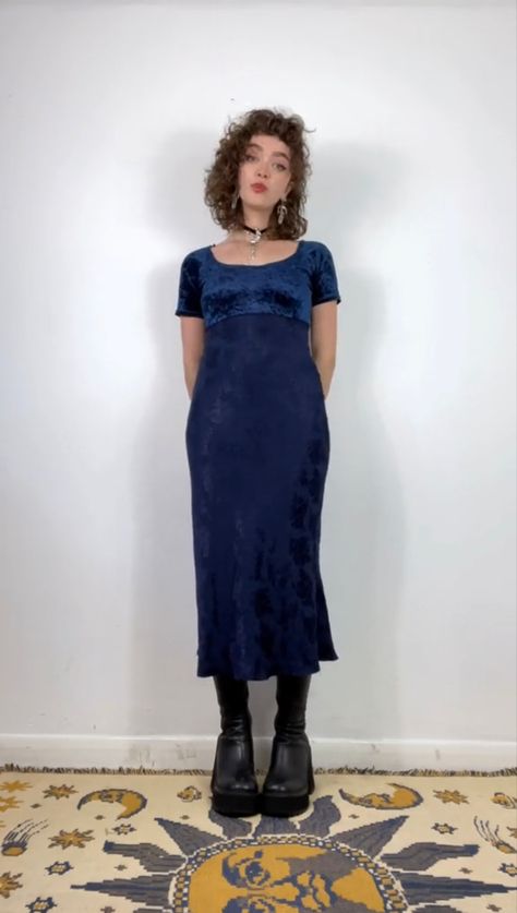 Blue Witch Outfit, Blue Goth Aesthetic, 90s Witch Outfits, 90s Velvet Dress, Blue Velvet Dress, Ootd Dress, Witch Outfit, Autumn Fits, Goth Dress