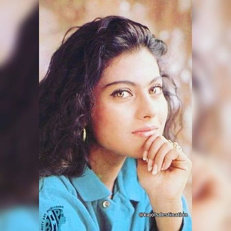 Kajol Image, Kajol Saree, 90s Bollywood Actress, 90s Bollywood Aesthetic, Juhi Chawla, Bollywood Pictures, 90s Bollywood, Vintage Bollywood, Indian Aesthetic