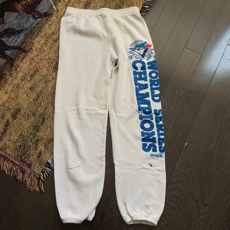 Vintage Sweat Pants, Bummy Fits, Sweatpants Design, Seoul Photography, Senior Jeans, Vintage Toronto, Vintage Sweatpants, Cute Sweatpants Outfit, Graphic Sweatpants