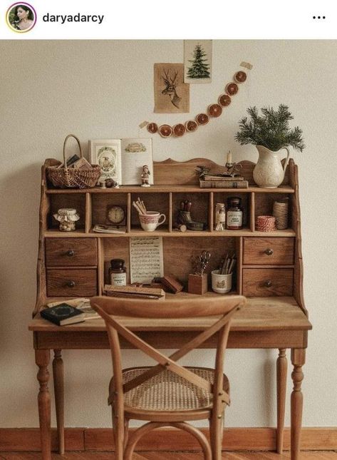 Light Academia Room, Light Academia Decor, Desk Inspiration, Cozy Room Decor, Vintage Room, Cute Room Decor, Light Academia, Décor Diy, Cozy Room