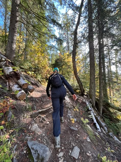 #hiking #fitness #speedy #revelstoke #mountains #thegoodlife Day Hike Aesthetic, Midwest Hiking, Rock Climbing Aesthetic, Hiking Uk, Hike Pictures, When Will My Life Begin, Girls Hiking, Solo Hiking, Hiking Girl