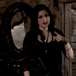 Hayley Marshall Gif Hunt, Faye Chamberlain Gif, Faye Chamberlain, Phoebe Tonkin Gif, Madison Beer Outfits, Peter Hale, American Horror Story Coven, Hayley Marshall, Beacon Hills