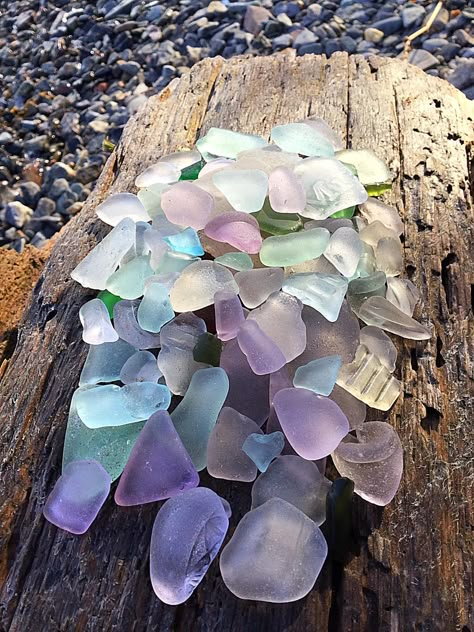 Beach Glass Aesthetic, Beach Crystals, Sea Glass Quilt, Pretty Ocean, Sea Scenery, Sea Glass Projects, Mineral Crystals, Glass Shards, Sea Stones