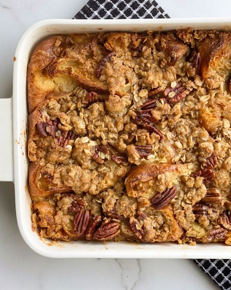 If you love pecan pie and/or bread pudding then we've got your perfect breakfast, brunch, or dessert recipe! Croissant Bread Pudding, Pumpkin Casserole, Pumpkin French Toast Casserole, Stuffed French Toast Cream Cheese, Croissant Bread, Food Dolls, Pumpkin French Toast, Toast Casserole, Brioche Bread