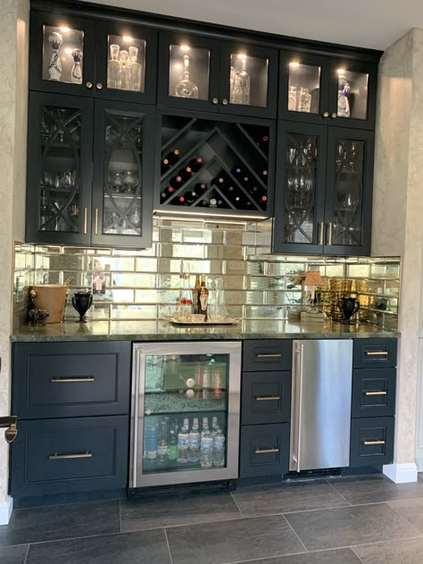 Wet Bar Cabinets, Bar Lounge Room, Home Wine Bar, Basement Wet Bar, Home Bar Ideas, Basement Bar Design, Kitchen Bar Design, Home Wet Bar, Dining Room Pantry