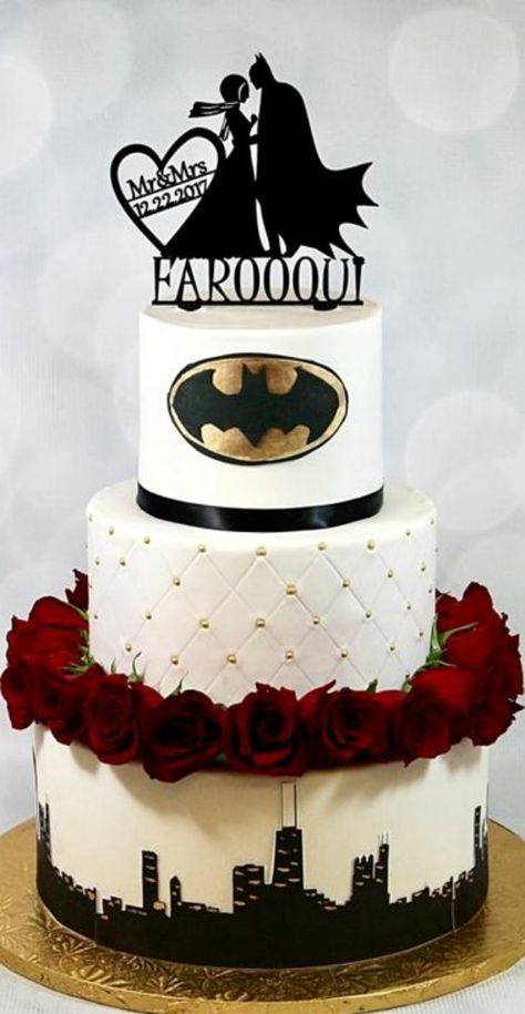 Batman Wedding Cake Batman Wedding Theme, Batman Wedding Cake, Batman Wedding Cakes, Rhinestone Wedding Cake, Marvel Wedding, Batman Wedding, Superhero Wedding, Batman Cake, Wedding Cake Ideas