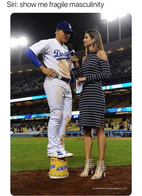 "Siri: Show me fragile masculinity" - Kiké Hernandez, who is 5-foot-11, stands on a bucket to talk to Kelli Tennant (6-1 plus heels) during a postgame interview.   Photo credit: Spectrum SportsNet LA. Fragile Masculinity, Independent Day, 웃긴 사진, Beauty Standards, Look At You, Human Rights, Girl Power, I Laughed, Mlb