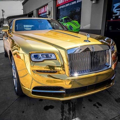 Rolls Royce Gold Edition Gold Rolls Royce, Rolls Royce Gold, Gold Cars, New Rolls Royce, Rolls Royce Motor Cars, Luxury Cars Rolls Royce, Gold Car, New Sports Cars, Best Classic Cars