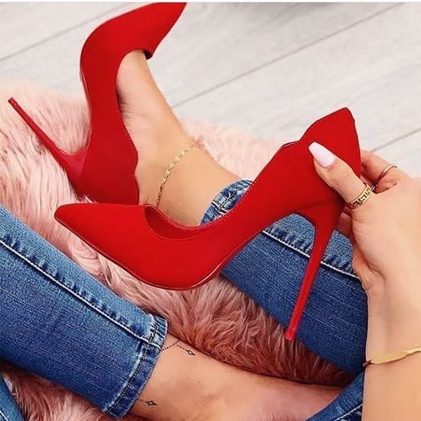 Red,pink or Black one❤️💜🖤 Via @luxeladyshop.official Folow @alfashionstar Check Out My Bio Link For Amazing shoes Fancy High Heels, Hak Tinggi, Cute High Heels, High Heels Boots, Beautiful High Heels, Heels High, High Heels Shoes, Cute Heels, Fashion High Heels