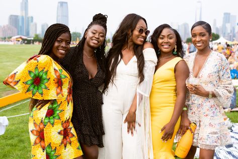 Every Stylish Look At The 12th Annual Veuve Clicquot Polo Classic - Essence Polo Attire Women, Polo Match Attire Women, Polo Match Outfits For Women, Polo Match Outfit, Classic Essence, Derby Attire, Veuve Clicquot Polo Classic, Match Outfits, Womens Group