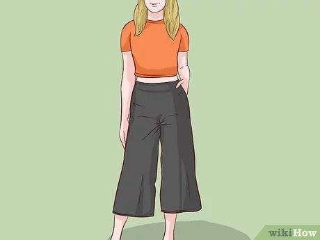 Easy Ways to Wear Culottes when You're Petite: 7 Steps Cullotes Outfit Casual, Culottes Outfit Casual, Culottes Outfit Summer, Culottes Street Style, Denim Cullotes, Pants For Short Women, Pant Outfits For Women, How To Wear Culottes, How To Style Culottes