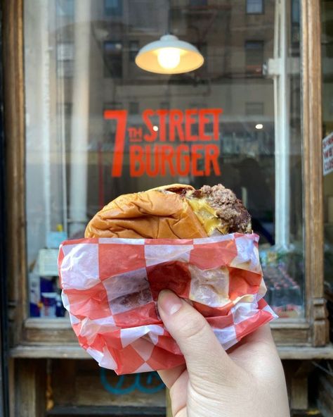 7th Street Burger, Street Food New York, Papas Games, Burger Aesthetic, Burger Street, Burger Place, Burger Stand, Hamburger Restaurant, Nyc Eats