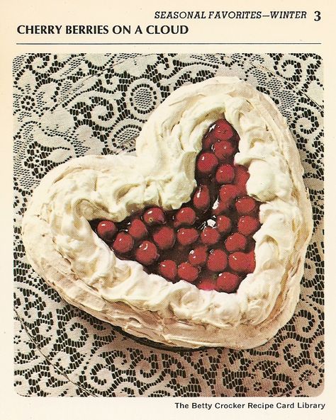 cherry_berries_on_a_cloud Berries On A Cloud, Baked Meringue, Retro Desserts, Meringue Desserts, Deep South Dish, Strawberry Pie Filling, Betty Crocker Recipes, Berry Dessert, Vintage Dessert