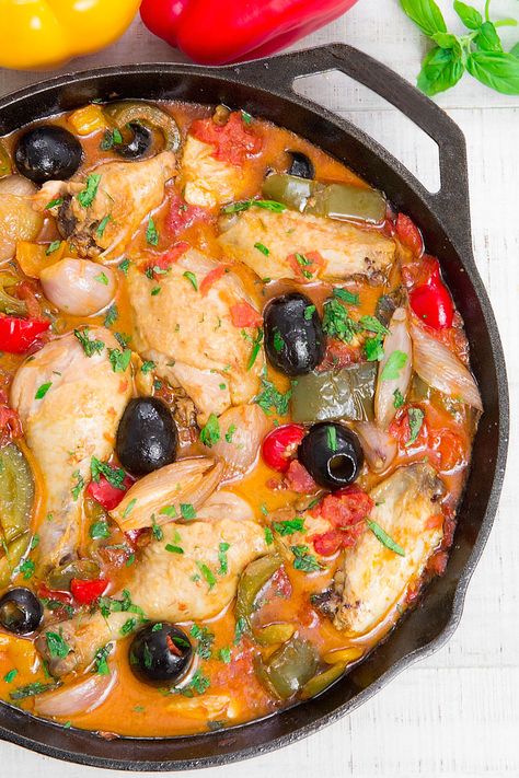 CHICKEN PROVENCAL: traditional French recipe with bell peppers and shallots Recipe With Bell Peppers, Recipes With Tomatoes, Chicken Provencal, French Chicken Recipes, Chicken Recipes With Tomatoes, Chicken French, French Chicken, Traditional French Recipes, French Recipe