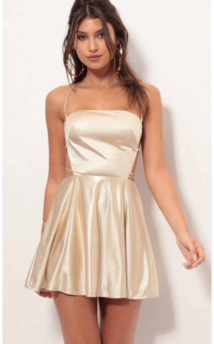 Gold Satin Dress, Party Dress Classy, Leather Jacket Dress, Cute Prom Dresses, Foto Poses, Grad Dresses, Looks Chic, Hoco Dresses, Gold Dress