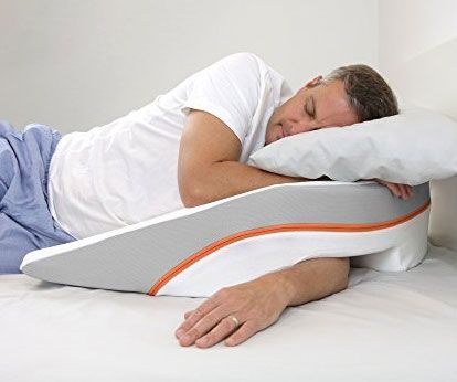 Avoid tossing and turning while you slumber by placing your body in the ideal position using this side sleep wedge pillow. Made with four types of foam, the design allows you to sleep comfortably on your side without risking arm or shoulder pain. Acid Reflux Pillow, Best Pillows For Sleeping, Best Pillows, Bed Wedge Pillow, Pillows For Sleeping, Stop Acid Reflux, Bed Wedge, Knee Pillow, Side Sleeping