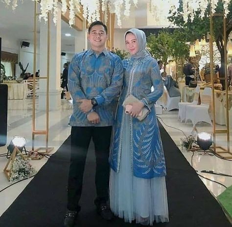 Sarimbit Batik Couple, Batik Fashion Modern Atasan, Model Baju Batik Modern Dresses, Dres Batik Kombinasi Brokat, Dress Batik Hijab, Model Tunik Batik Modern, Dress Batik Modern Fashion Style, Tunik Batik Kombinasi, Batik Modern Fashion Style