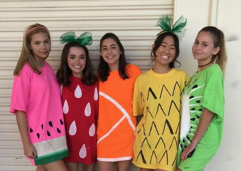 DIY HALLOWEEN COSTUMES – THE MUSE Family Fruit Halloween Costumes, Fruit Halloween Costumes, Best Group Costumes, Dresses Halloween, Fruit Costumes, Theme Nights, Fruit Diy, Black Halloween Dress, Halloween Store