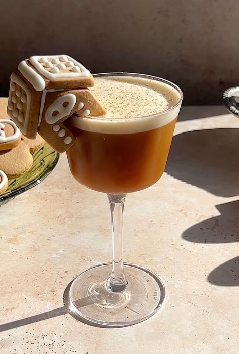 Today we are sipping on a Gingerbread Amaretto Sour The star of the show? The gingerbread syrup, which I highly recommend making at home! Join Jules, Pear Gin, Peppermint Martini, Pomegranate Margarita, Holiday Sangria, Cranberry Margarita, Happy Hour Food, Gingerbread Syrup, Amaretto Sour