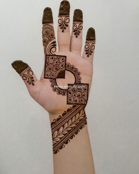 Front Side Mehndi Design Simple, Maruthani Design Traditional Simple, Mahandi Desgin Easy Front Hand, Palm Mehndi Design Simple Easy, Simple Mehndi Designs Easy, Mehndi Designs Simple Easy, Beautiful Simple Mehndi Design, Palm Mehndi Design, Henna Tattoo Designs Hand