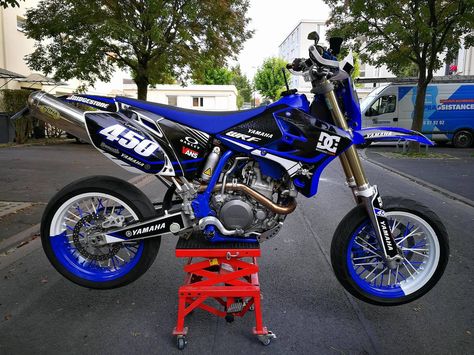 yamaha Yamaha Supermoto, Kawasaki Classic, Supermoto Wheels, Kawasaki 250, Custom Dirt Bike, Yamaha Wr, Moto Scrambler, Best Motorbike, Cool Dirt Bikes