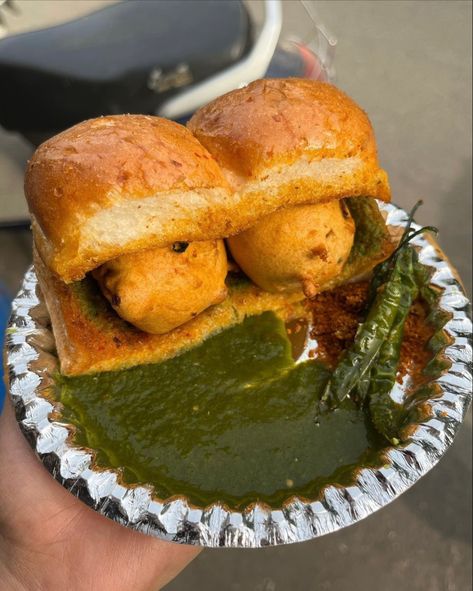 #food #recipe #aesthetic #foodporn #foodphotography #tumblr #aesthetictumblr #random #snap #streetfood #vadapav Vadapav Photography, Vadapav Snap, Vada Pav Recipe, Mumbai Street, Pav Recipe, Mumbai Street Food, Recipe Aesthetic, Beauty Corner, Instagram And Snapchat