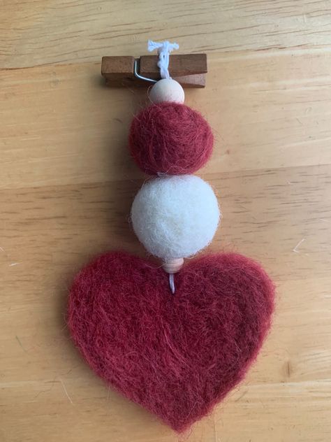 Felted Balls Ideas, Wool Diffuser, Felt Air Freshener, Felted Soap, Hug Gifts, Needle Felting Diy, Wool Felt Projects, Felting Ideas, Felted Wool Crafts