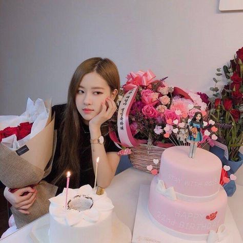 Rosé Girlfriend Material, Rosé Blackpink Aesthetic, Happy Birthday Rose, Rosé Birthday, Birthday Roses, Female Idols, Rose Blackpink, Rose Park, Love Anniversary